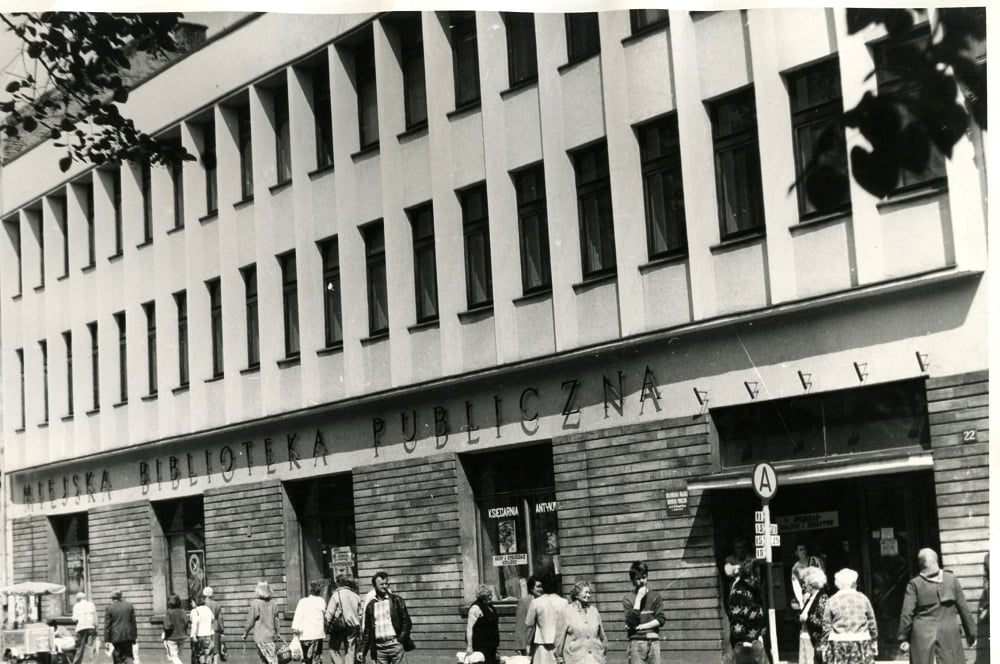 Wyremontowany gmach biblioteki oddany w styczniu 1974 r.