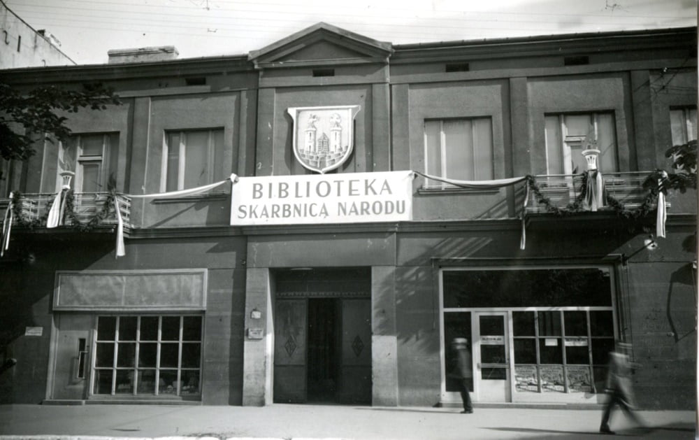 Budynek przekazany Miejskiej Bibliotece Publicznej w 1945 roku