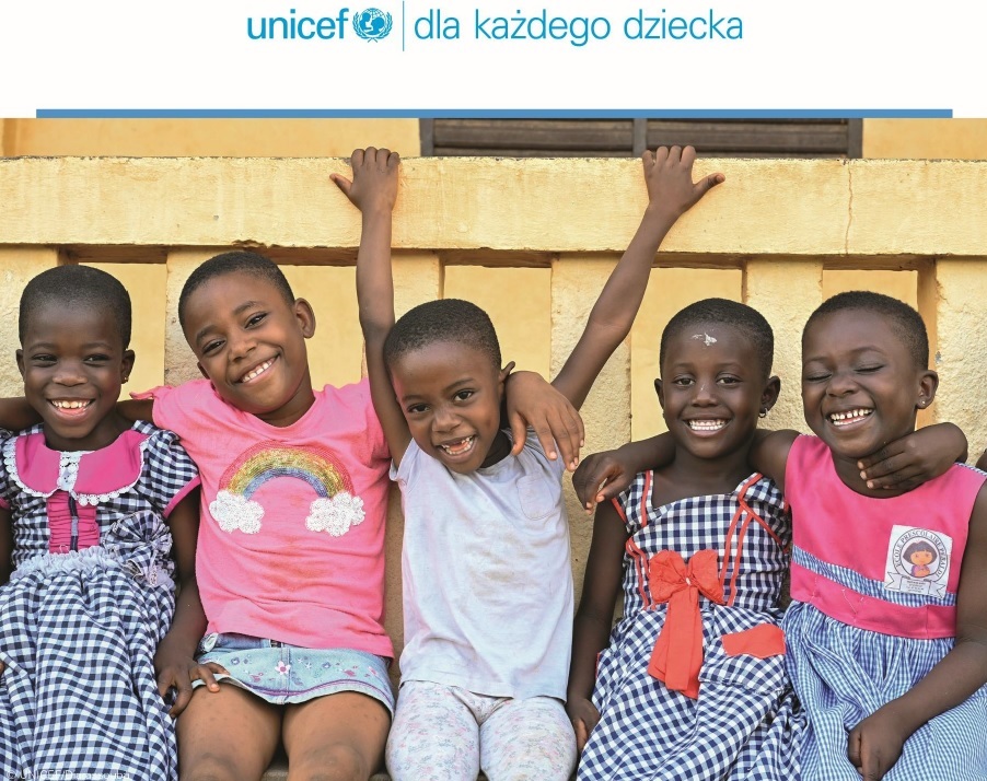 Plakat przedstawiający logo "UNICEF" z napisem obok dla każdego dziecka, pod logiem piątka uśmiechnietych dzieci
