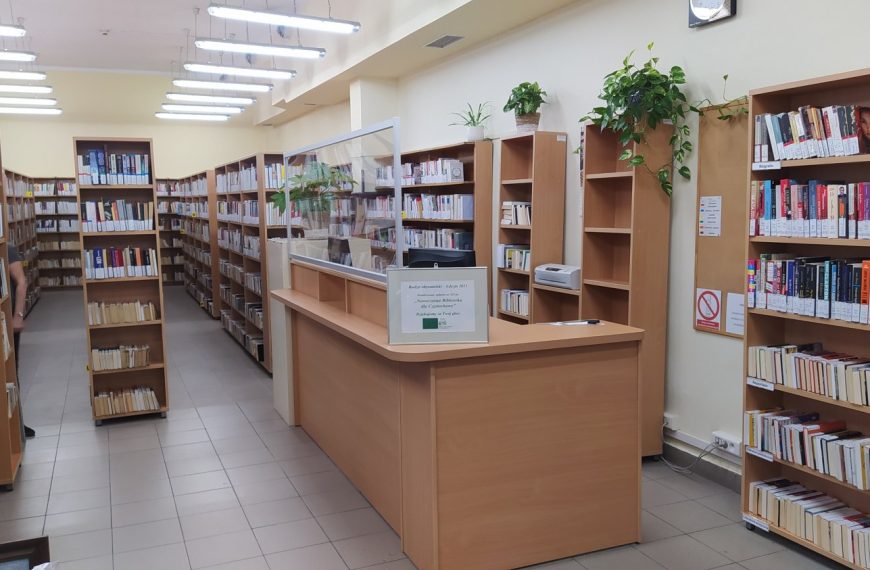 Zdjęcie przedstawiające wnętrze Wypożyczalni Głównej